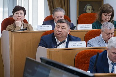 Евгений Солнцев впервые отчитался перед депутатами Заксобрания